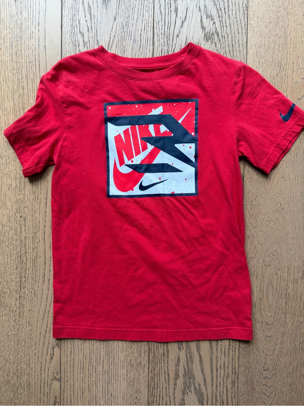 Nike Boys Red Graphic Swoosh Logo Short Sleeve Tee Size L (12-13 Years)